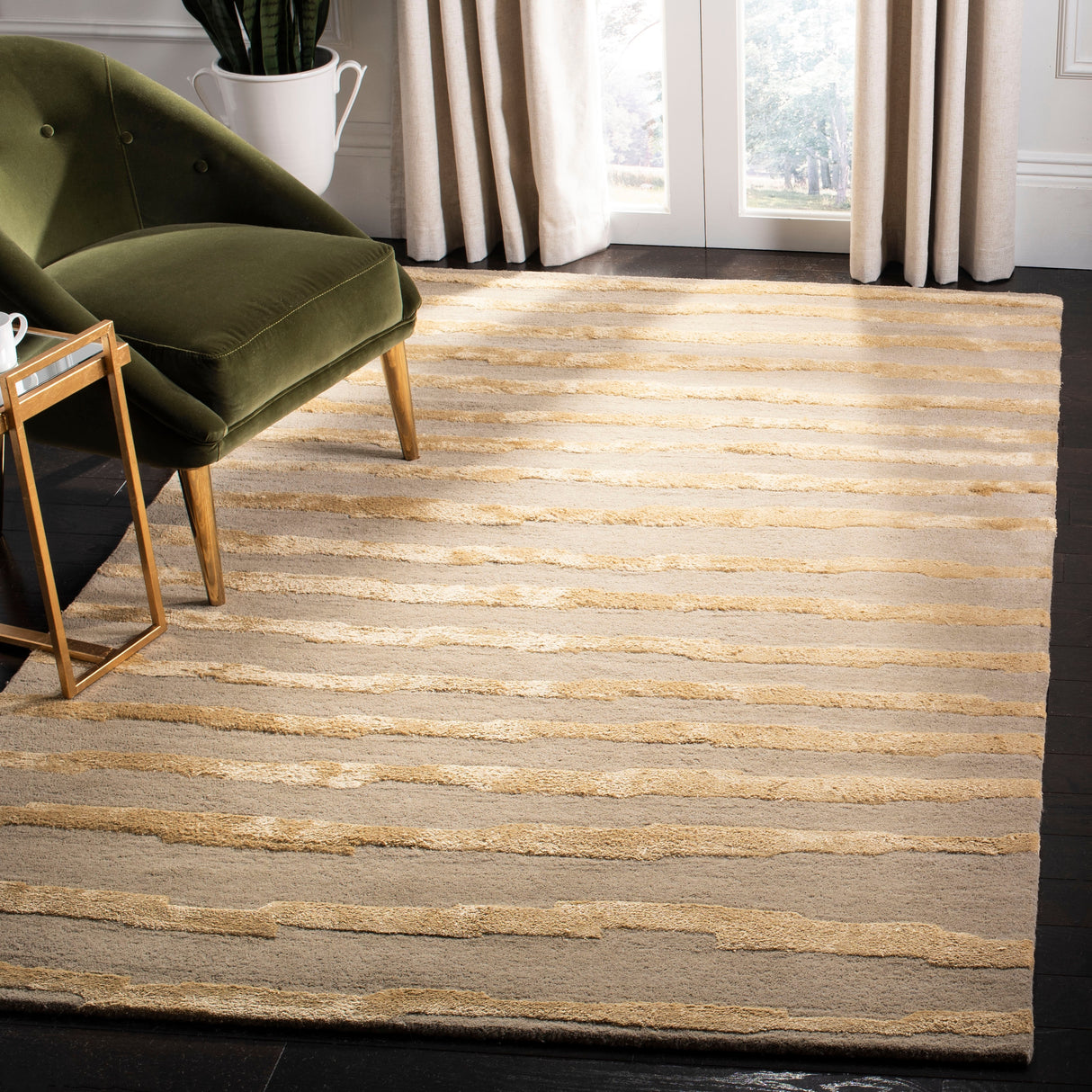 SAFAVIEH Handmade Soho Kikue Stripes N.Z. Wool Rug