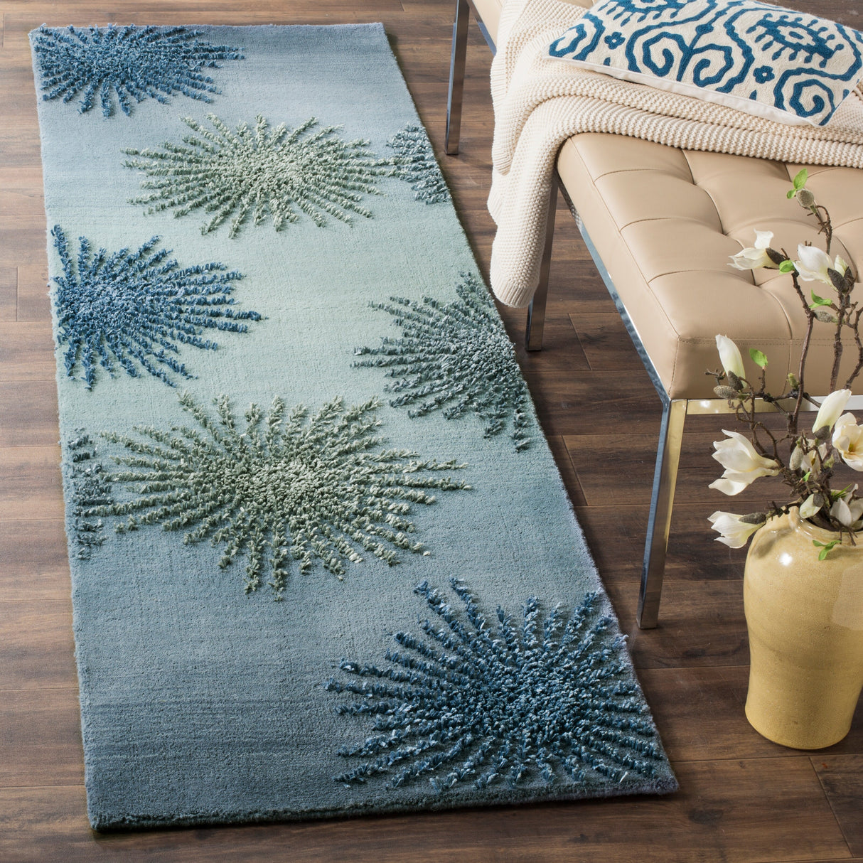 SAFAVIEH Handmade Soho Sade New Zealand Wool Rug