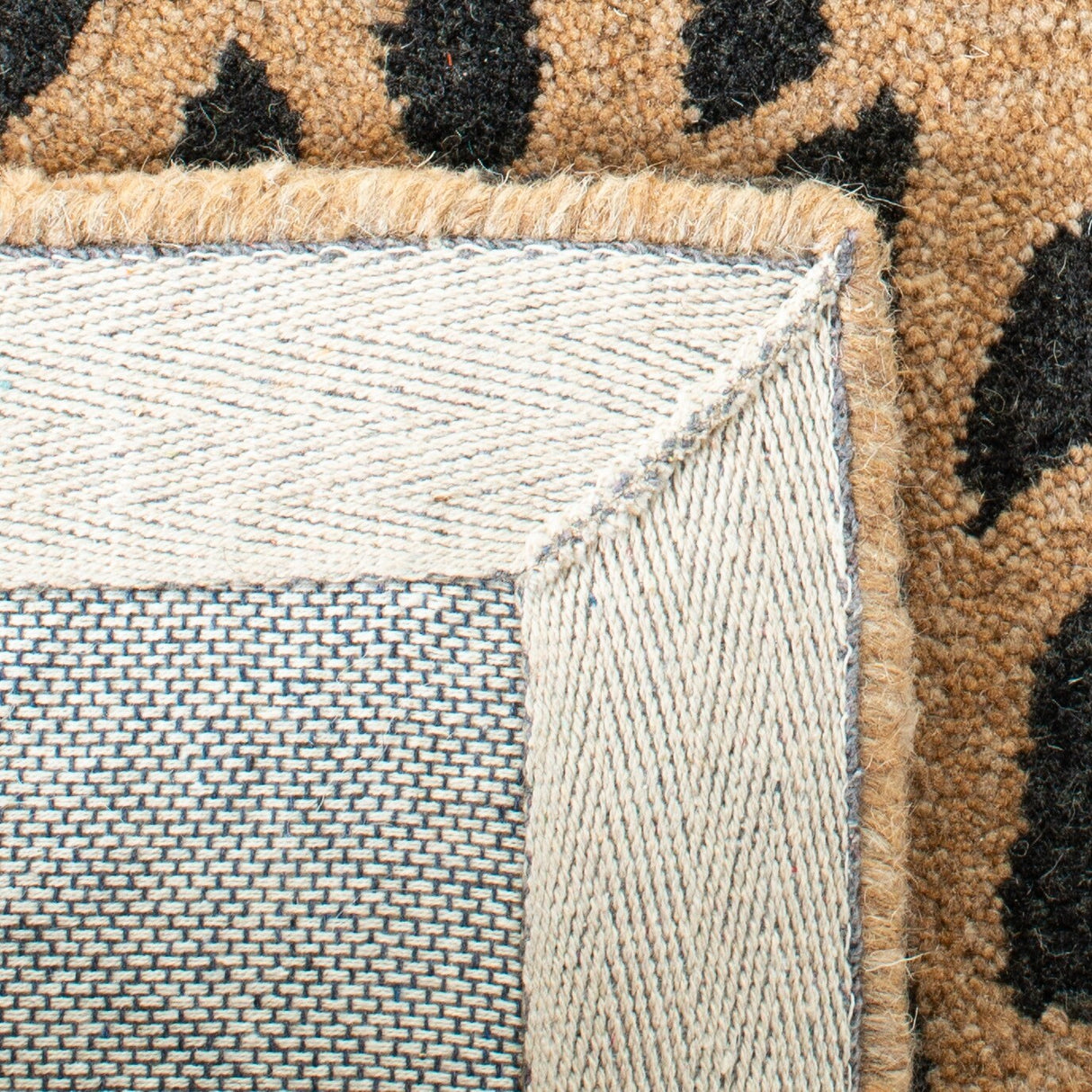 SAFAVIEH Handmade Soho Shenna Leopard N.Z. Wool Rug