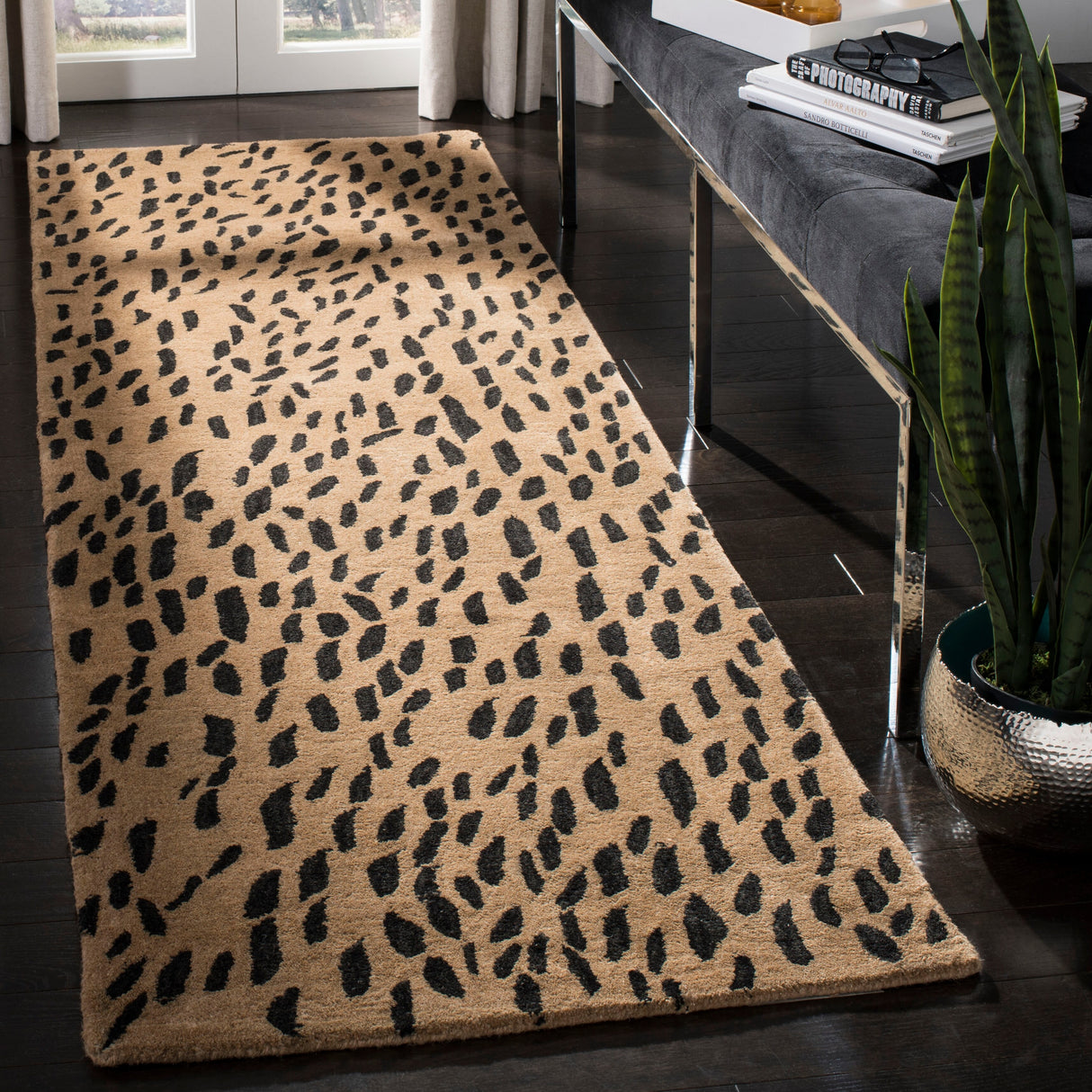 SAFAVIEH Handmade Soho Shenna Leopard N.Z. Wool Rug