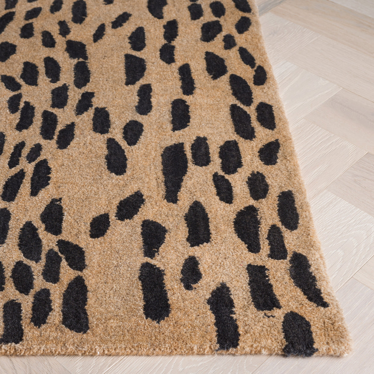 SAFAVIEH Handmade Soho Shenna Leopard N.Z. Wool Rug