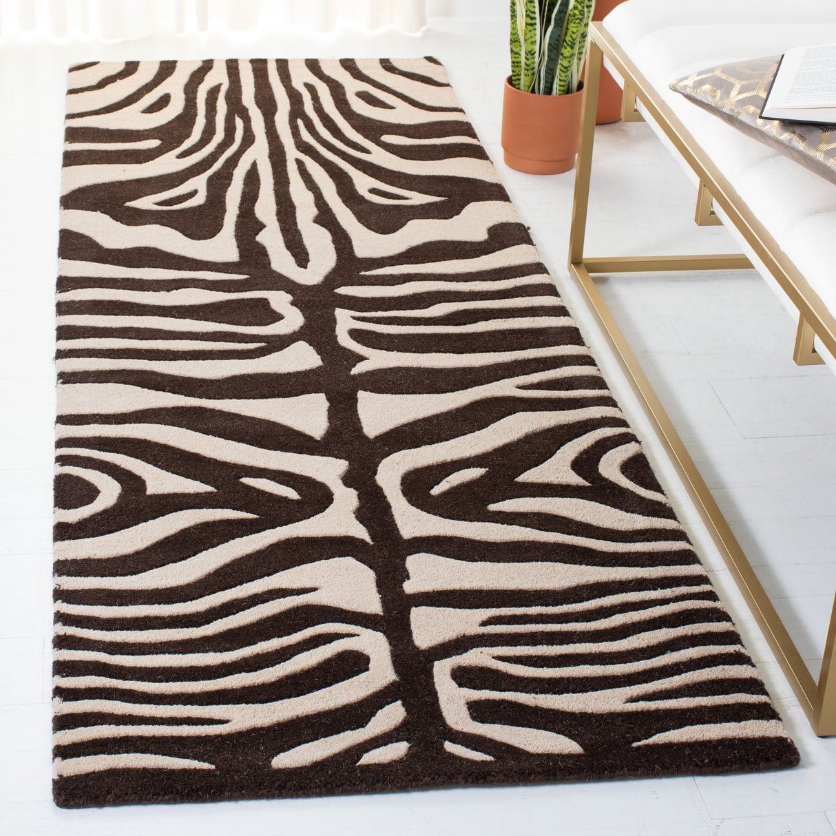 SAFAVIEH Handmade Soho Tierra Zebra Print N.Z. Wool Rug