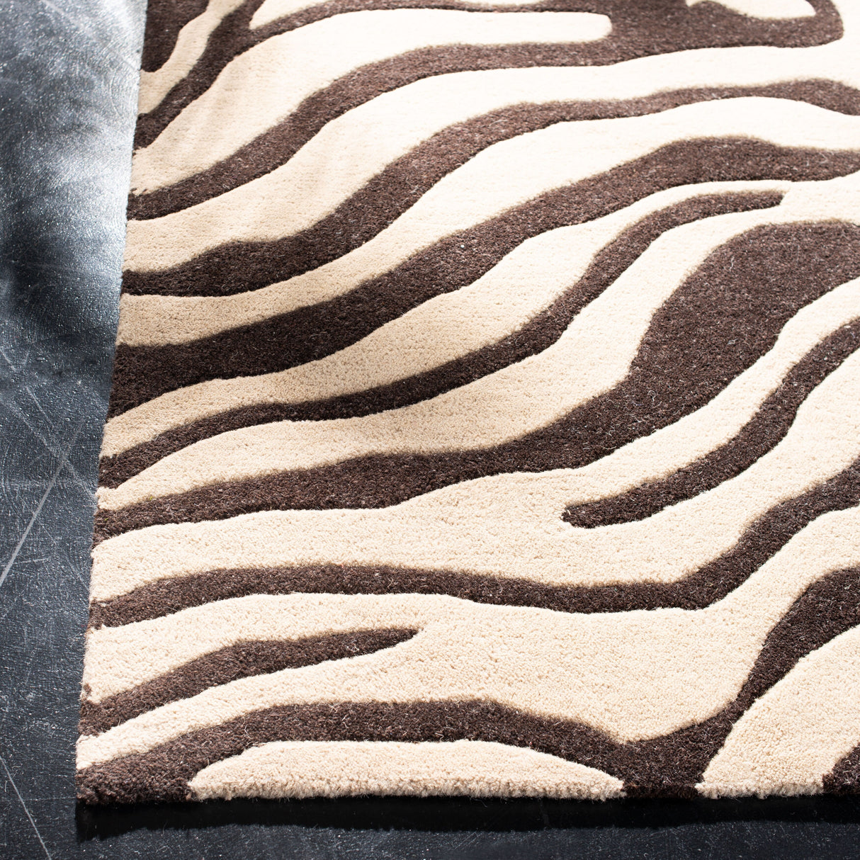 SAFAVIEH Handmade Soho Tierra Zebra Print N.Z. Wool Rug