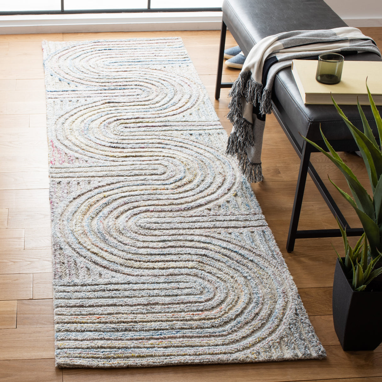 SAFAVIEH Handmade Southampton Asha Abstract Wool Rug