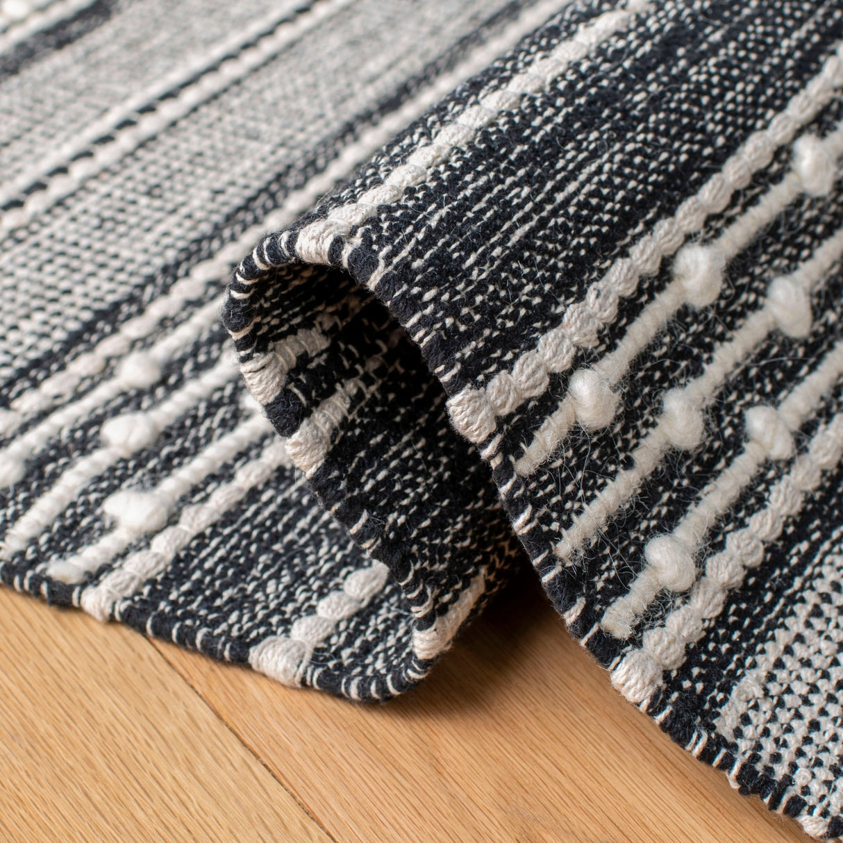 SAFAVIEH Handmade Striped Kilim Eboni Modern Cotton Rug