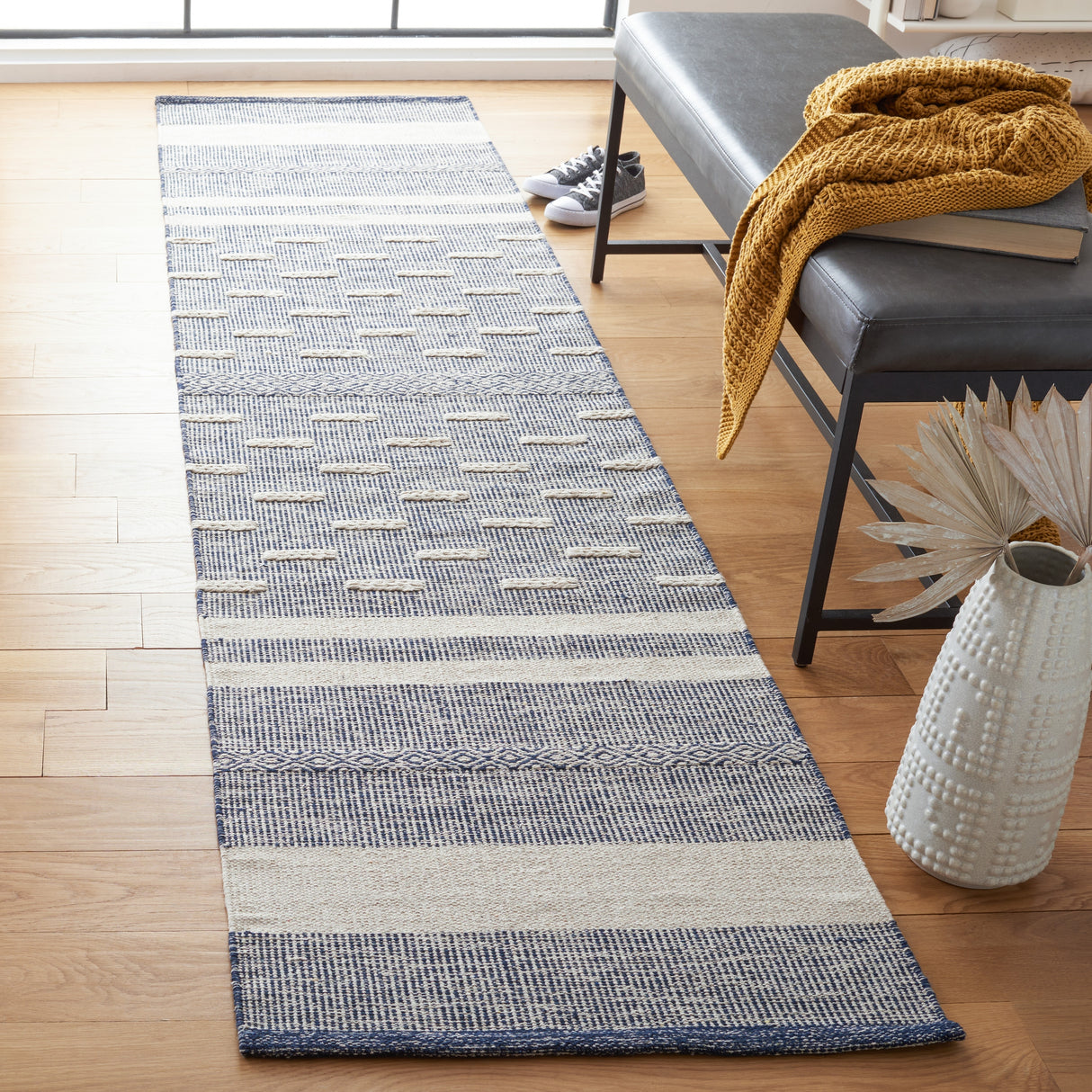 SAFAVIEH Handmade Striped Kilim Kenisha Modern Cotton Rug