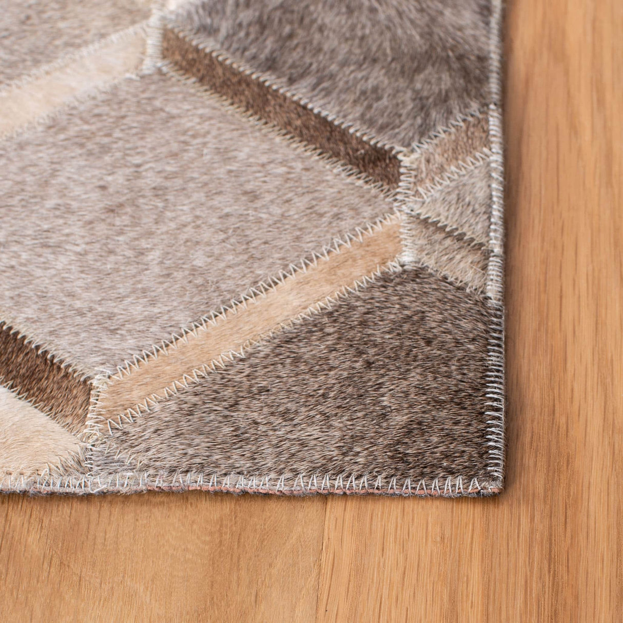 SAFAVIEH Handmade Studio Leather Cecily Natural Hide Leather Rug