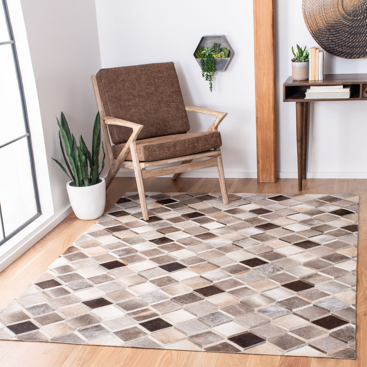 SAFAVIEH Handmade Studio Leather Cecily Natural Hide Leather Rug