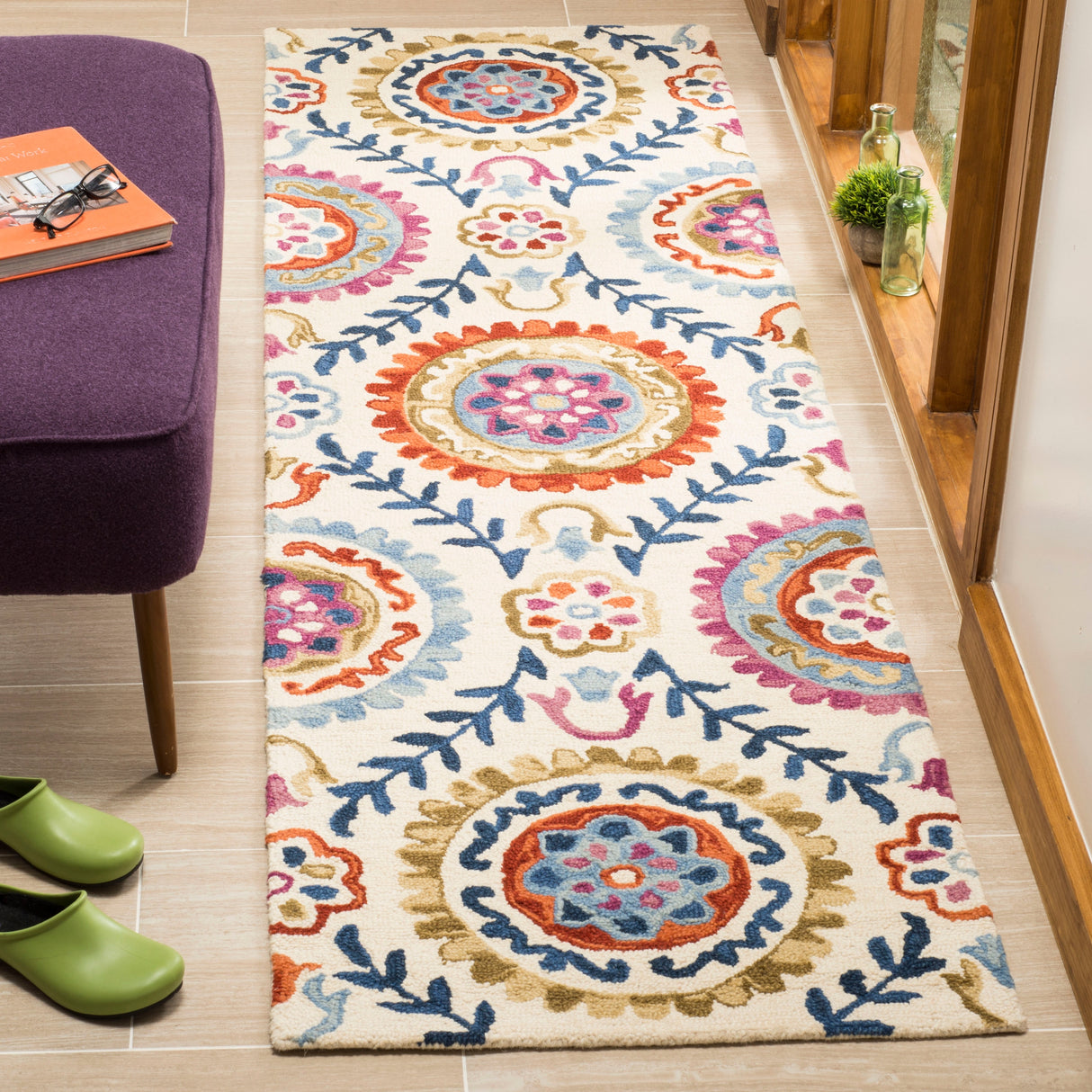 SAFAVIEH Handmade Suzani Bianca Boho Tribal Wool Rug