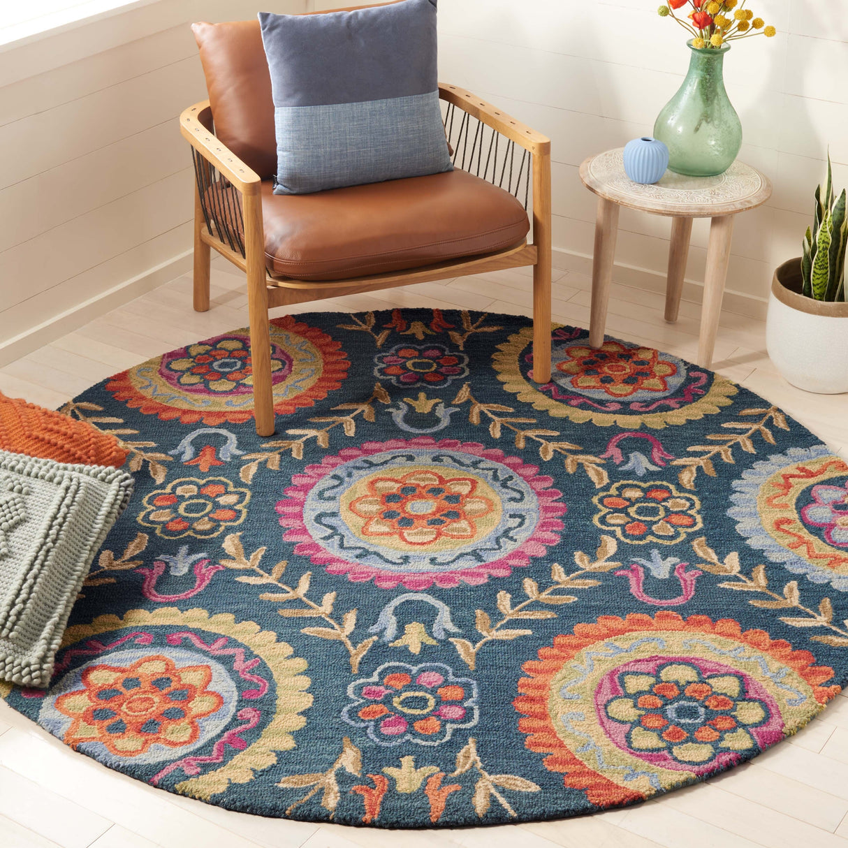 SAFAVIEH Handmade Suzani Bianca Boho Tribal Wool Rug