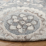 SAFAVIEH Handmade Suzani Mirja Floral Wool Rug