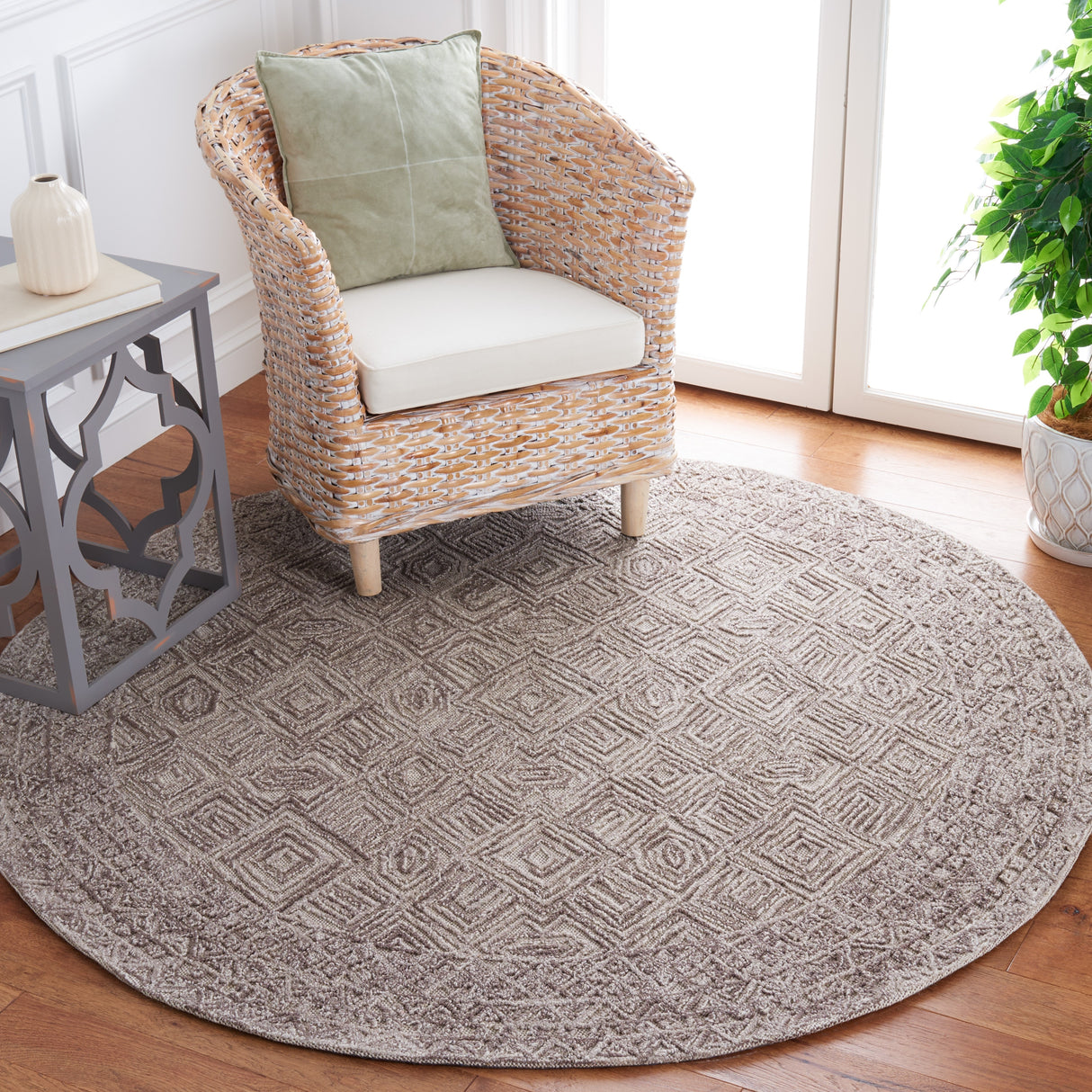 SAFAVIEH Handmade Textual Vibha Wool Rug