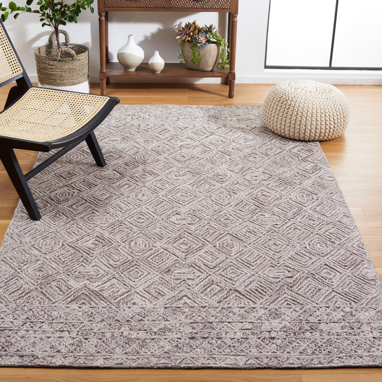 SAFAVIEH Handmade Textual Vibha Wool Rug