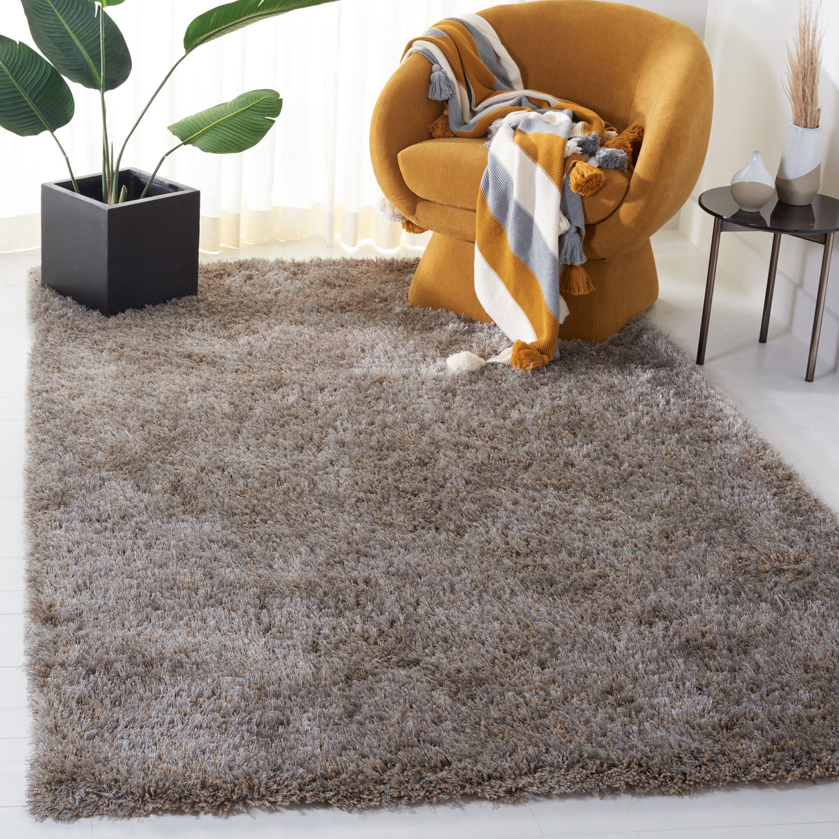 SAFAVIEH Handmade Toronto Shag Yasmine Polyester Rug