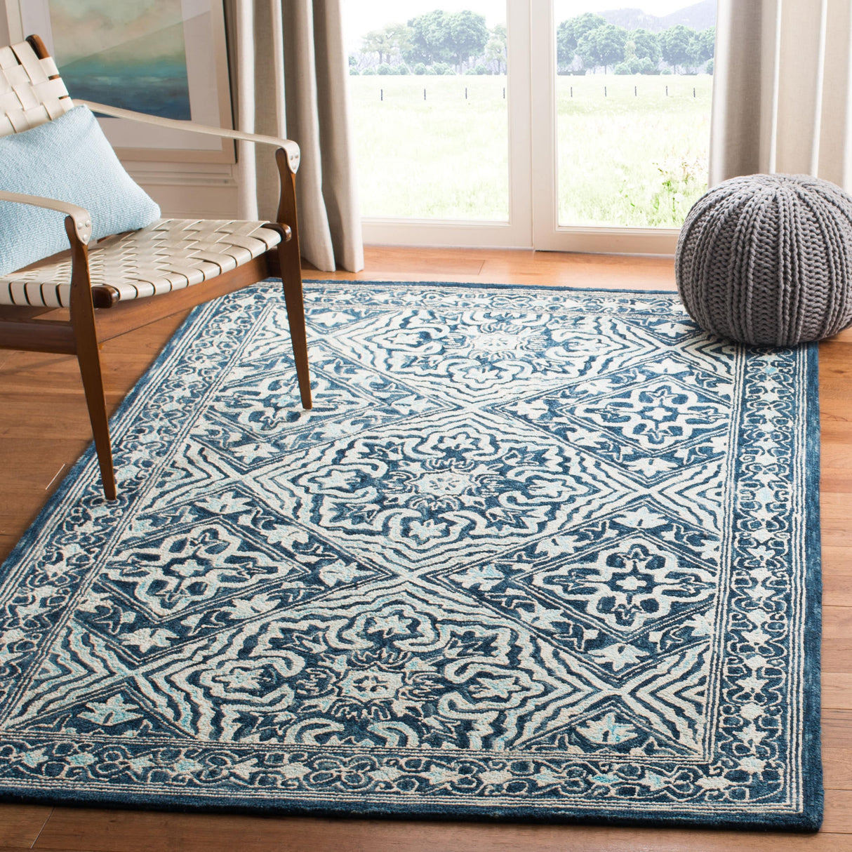 SAFAVIEH Handmade Trace Lashanda Oriental Wool Rug