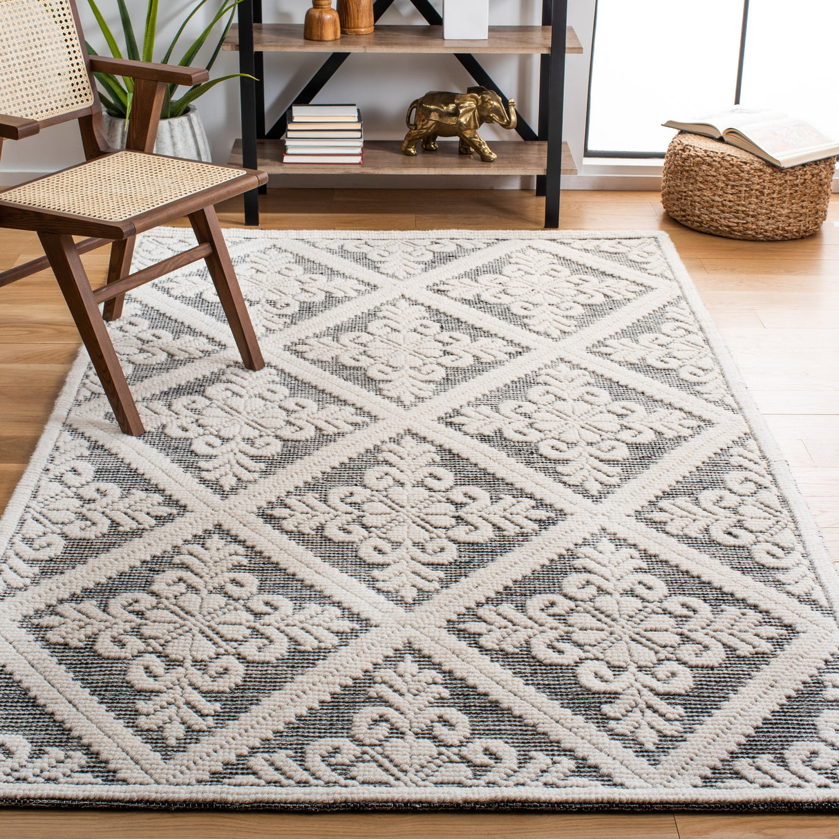 SAFAVIEH Handmade Vermont Davina Wool Rug