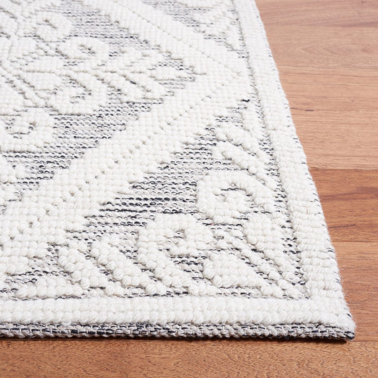 SAFAVIEH Handmade Vermont Davina Wool Rug