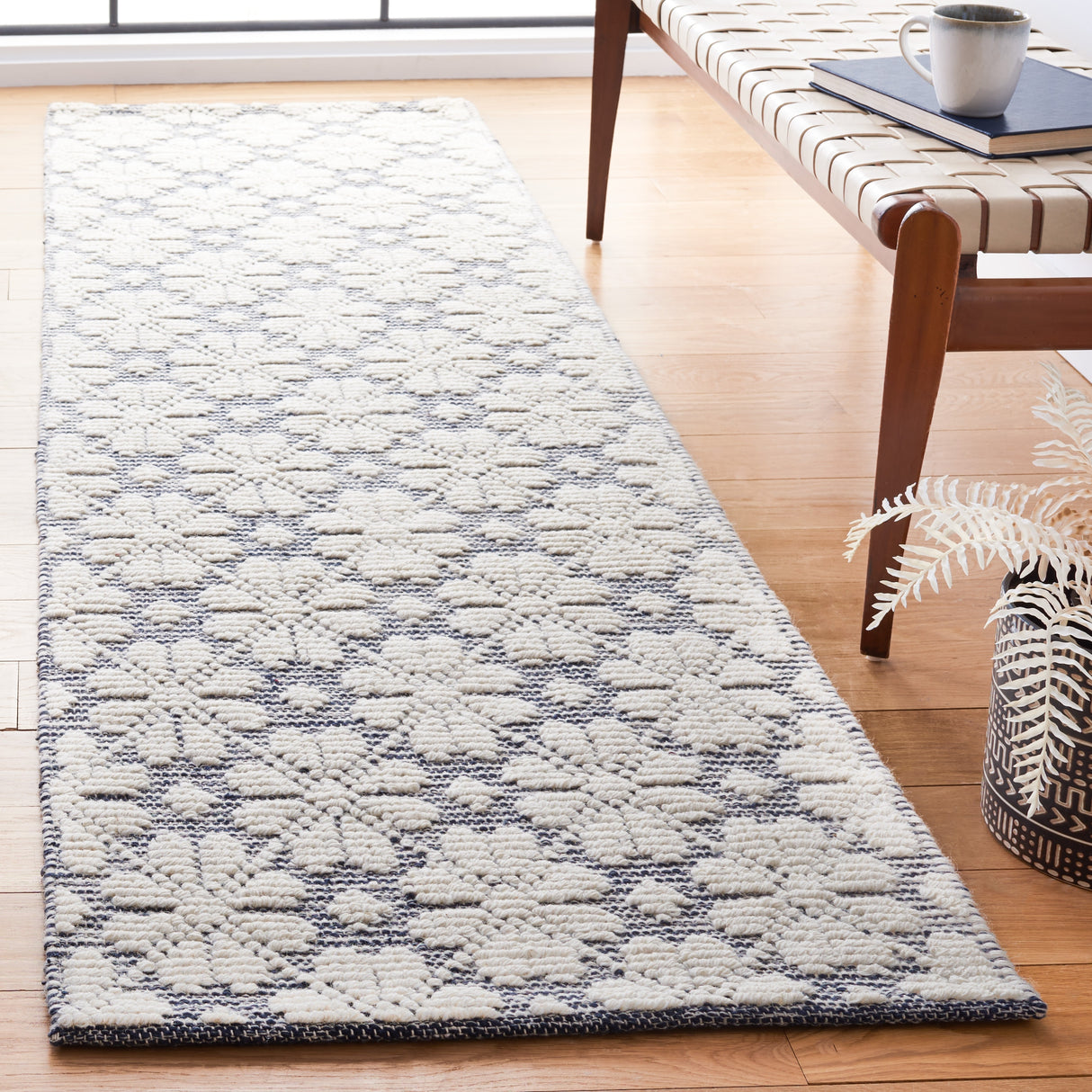 SAFAVIEH Handmade Vermont Jolie Wool Rug