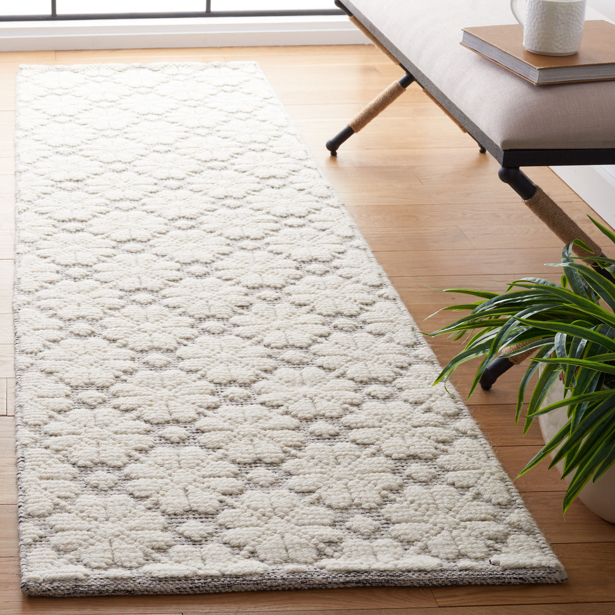 SAFAVIEH Handmade Vermont Jolie Wool Rug