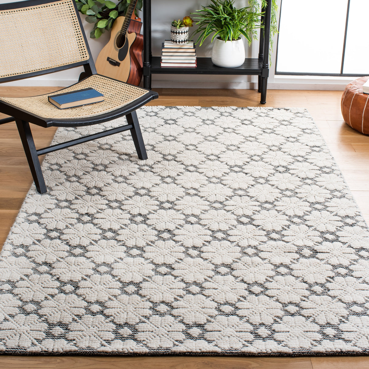 SAFAVIEH Handmade Vermont Jolie Wool Rug