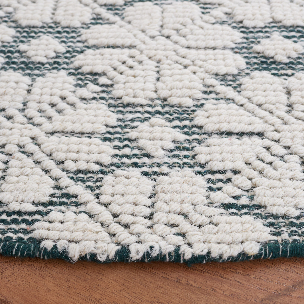 SAFAVIEH Handmade Vermont Jolie Wool Rug