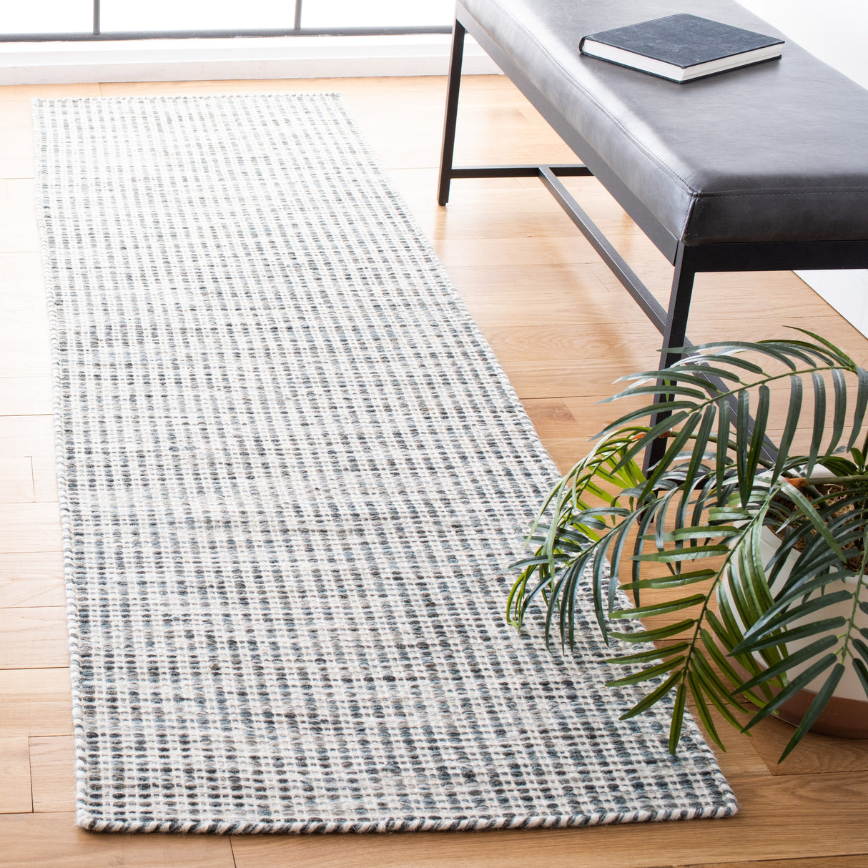 SAFAVIEH Handmade Vermont Keisha Wool Rug