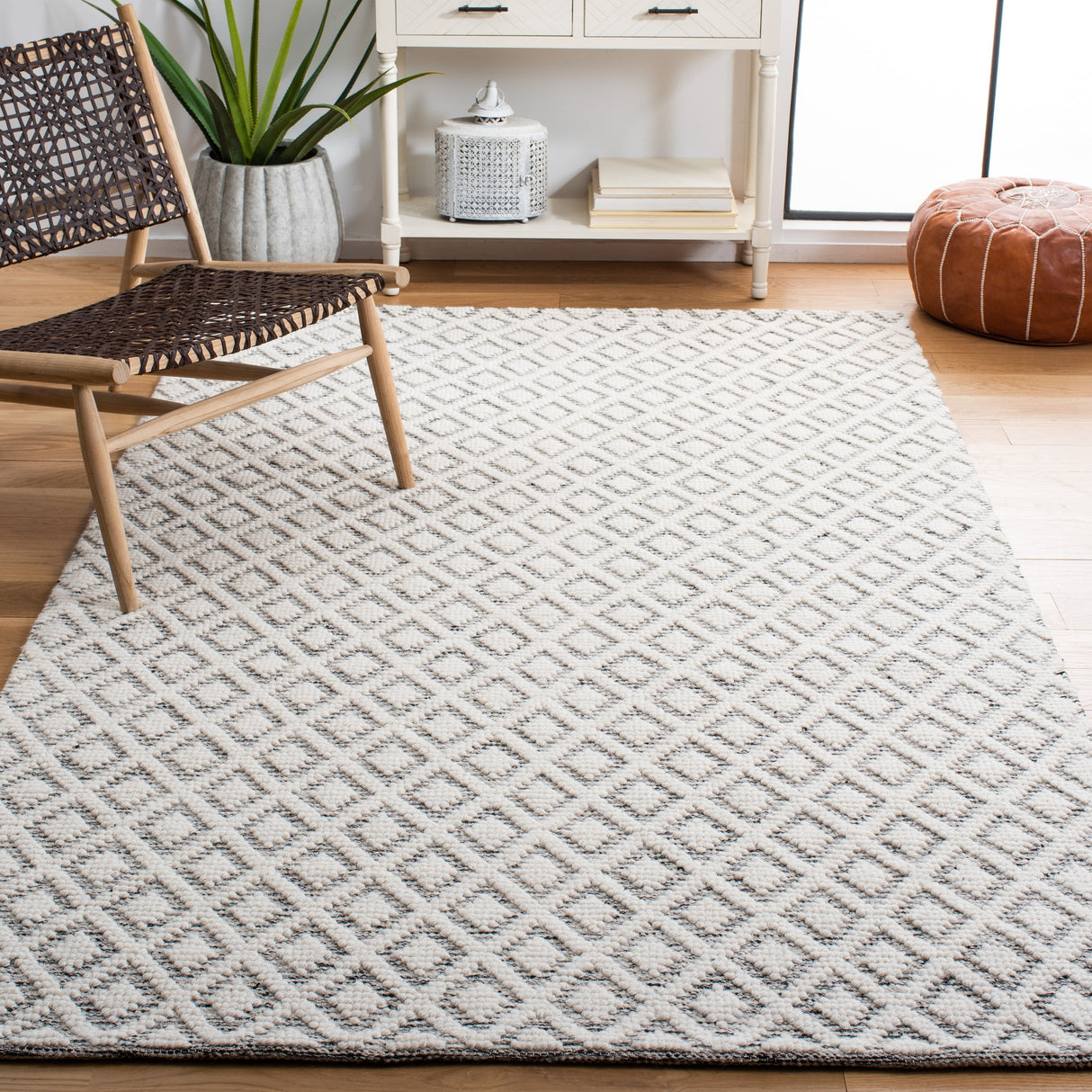 SAFAVIEH Handmade Vermont Latrice Wool Rug