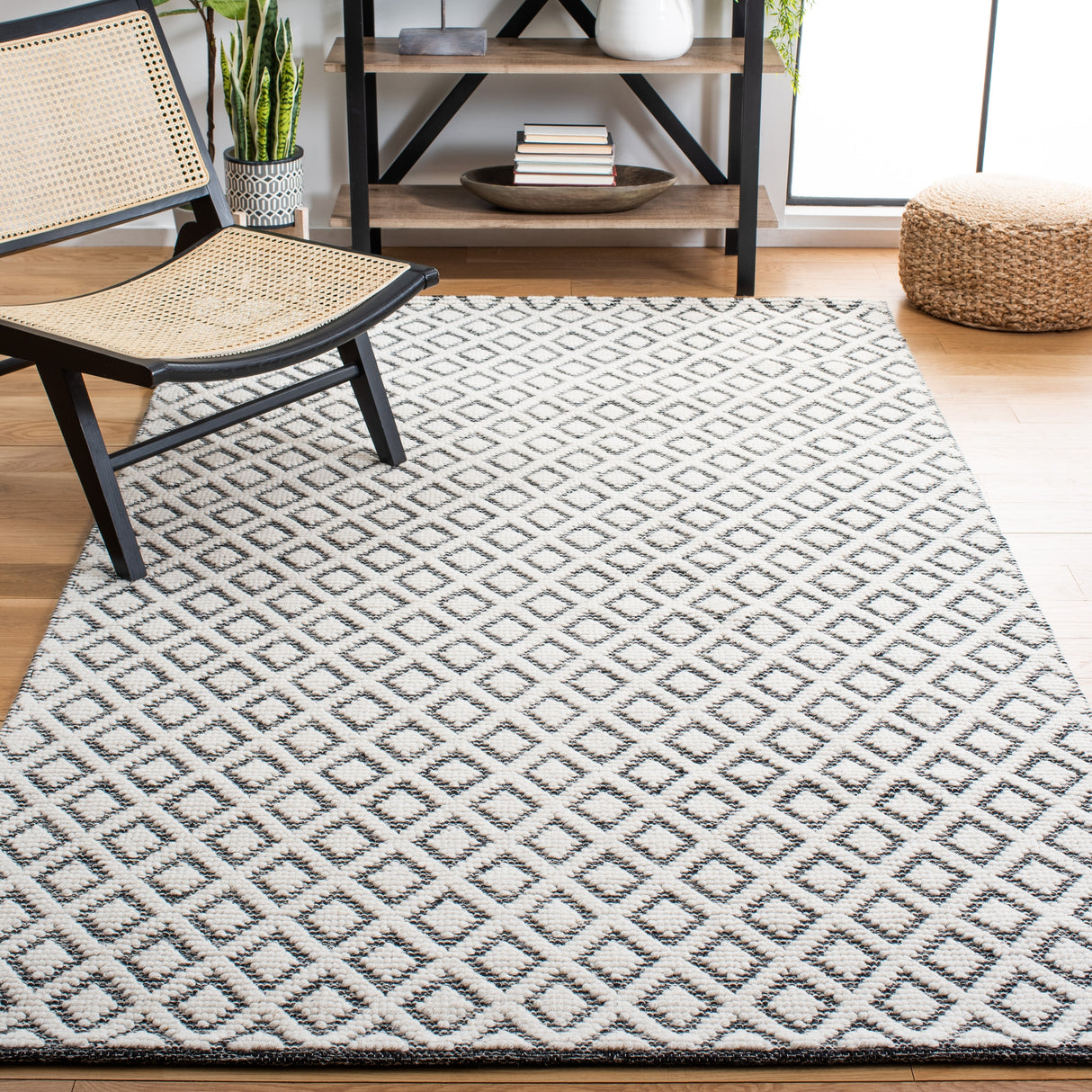 SAFAVIEH Handmade Vermont Latrice Wool Rug