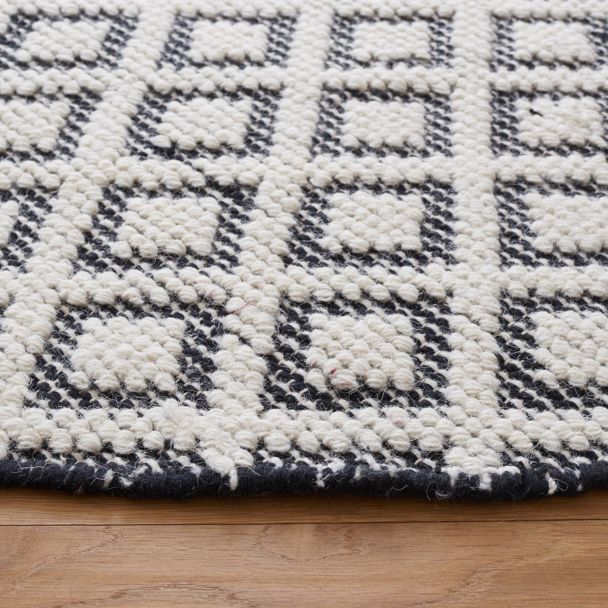 SAFAVIEH Handmade Vermont Latrice Wool Rug