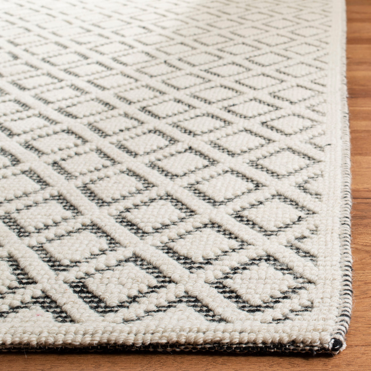 SAFAVIEH Handmade Vermont Latrice Wool Rug