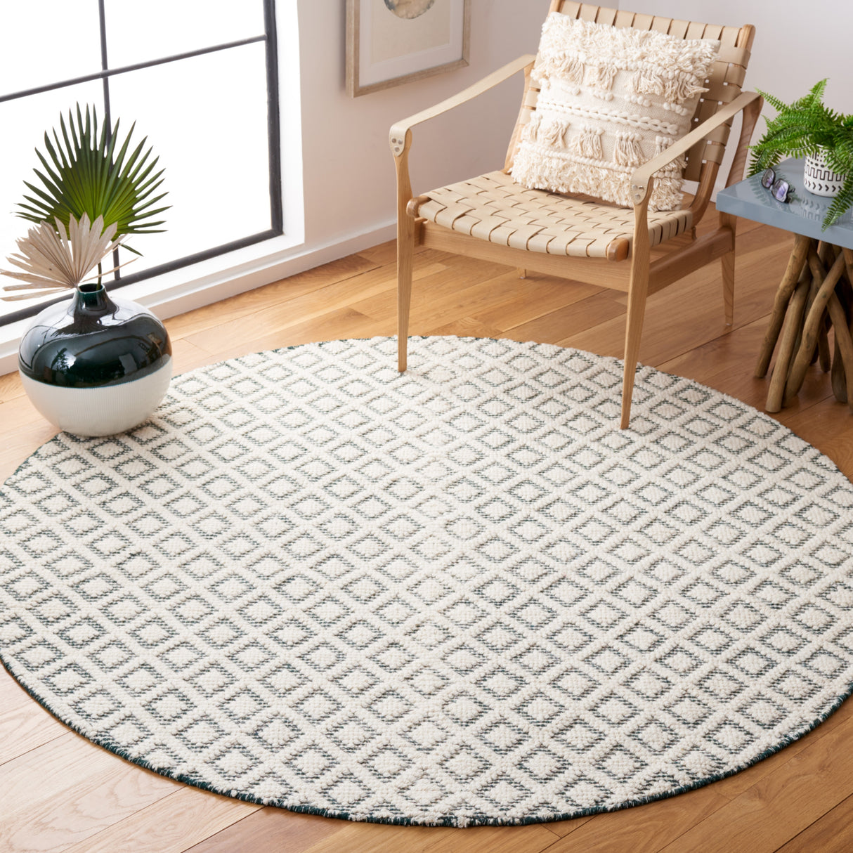 SAFAVIEH Handmade Vermont Latrice Wool Rug