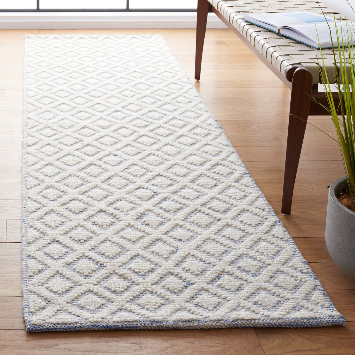 SAFAVIEH Handmade Vermont Latrice Wool Rug