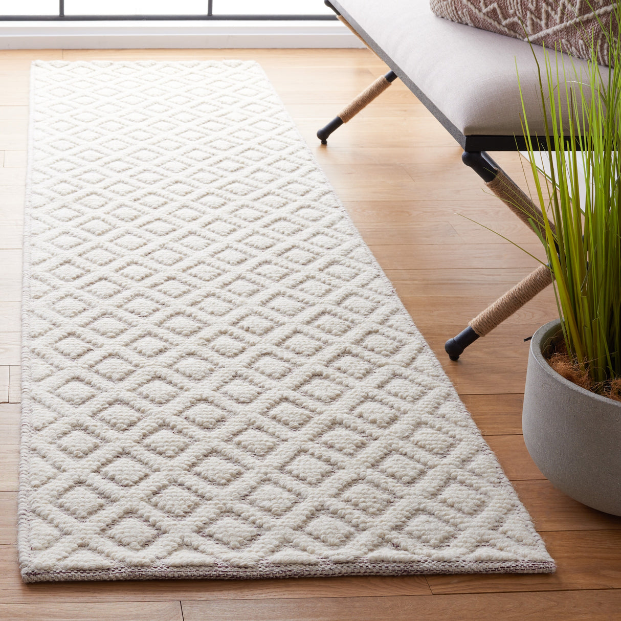 SAFAVIEH Handmade Vermont Latrice Wool Rug