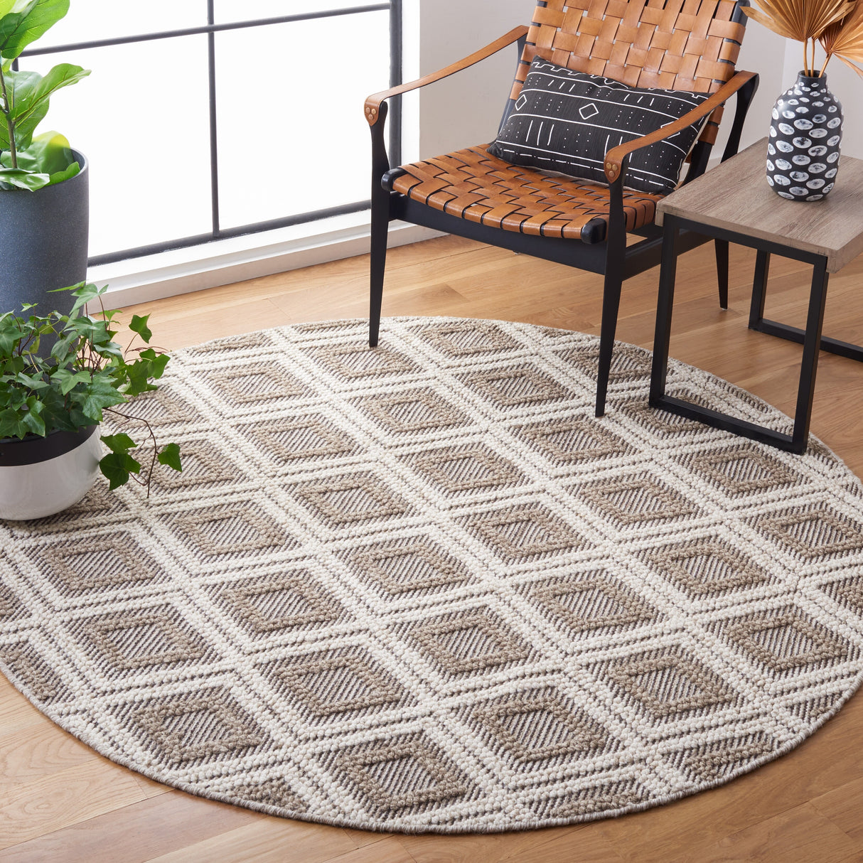 SAFAVIEH Handmade Vermont Shonna Wool Rug