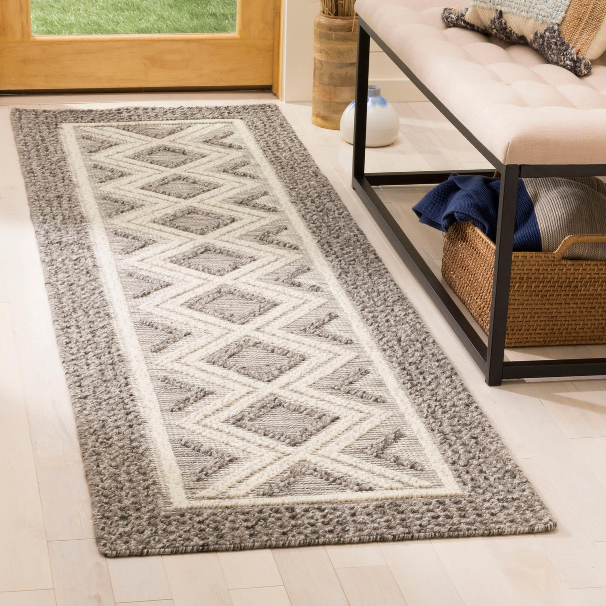 SAFAVIEH Handmade Vermont Shonna Wool Rug