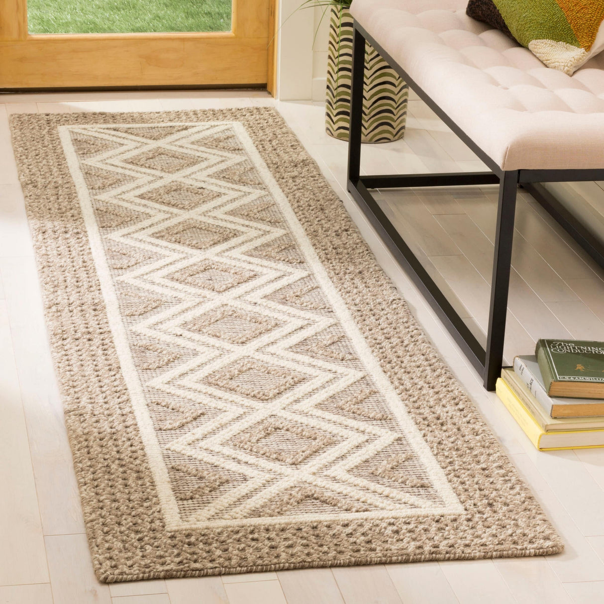 SAFAVIEH Handmade Vermont Shonna Wool Rug