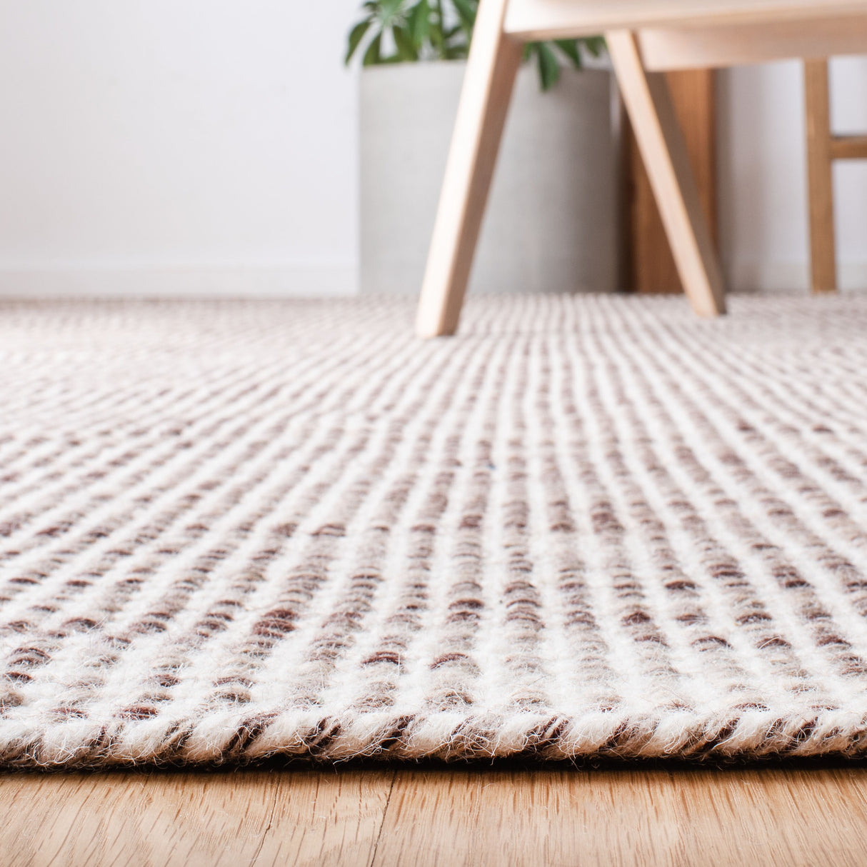 SAFAVIEH Handmade Vermont Wende Wool Rug