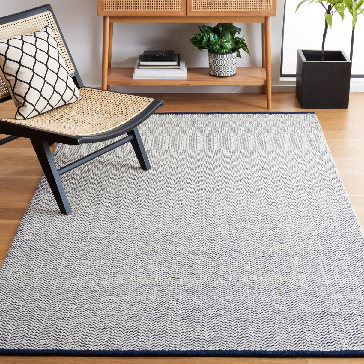 SAFAVIEH Handmade Vermont Windy Wool Rug