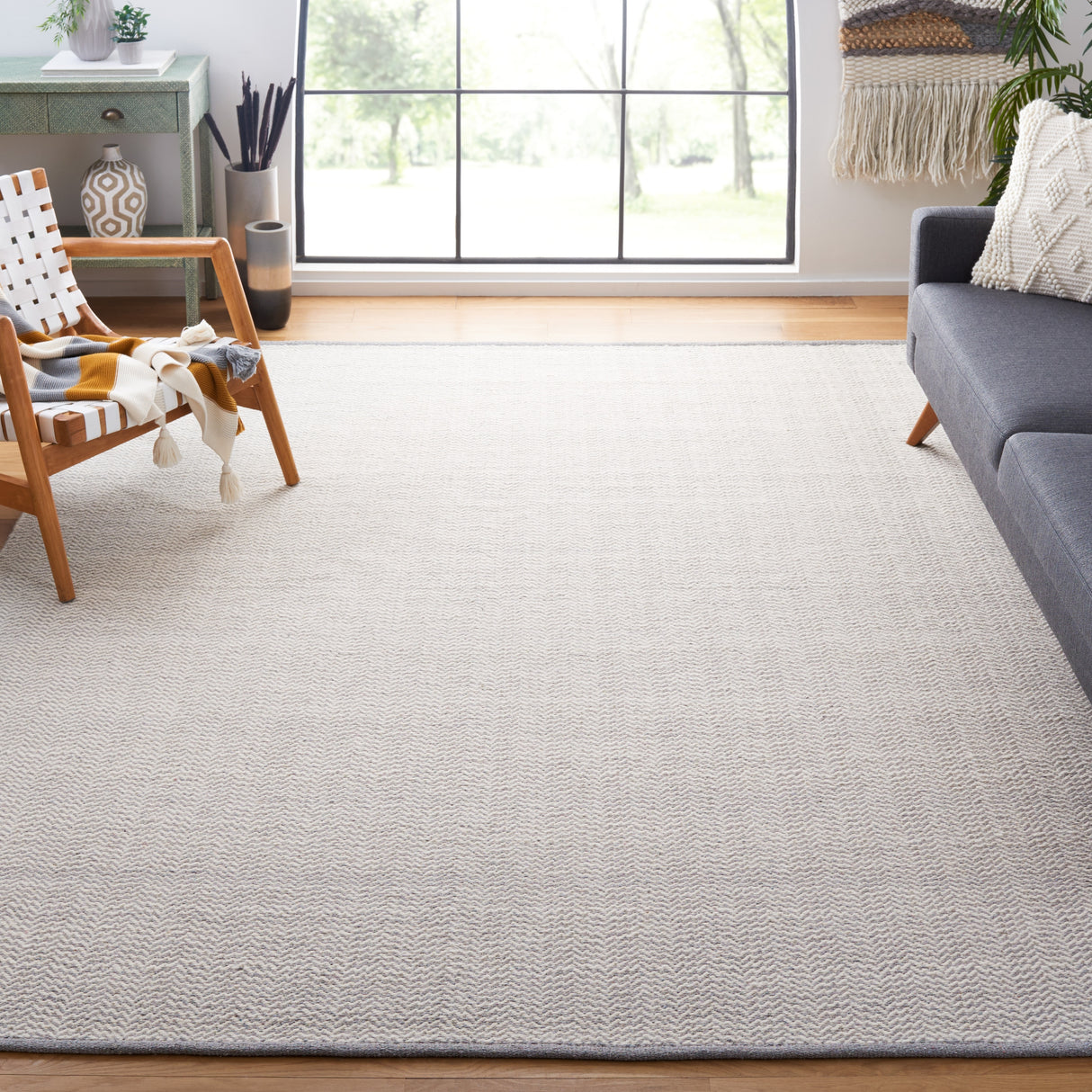 SAFAVIEH Handmade Vermont Windy Wool Rug