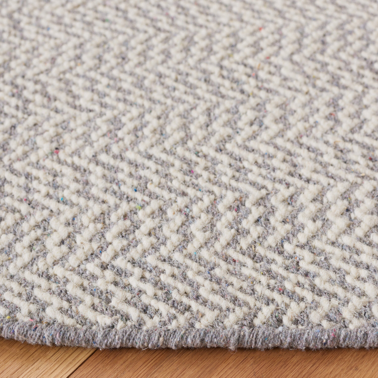 SAFAVIEH Handmade Vermont Windy Wool Rug