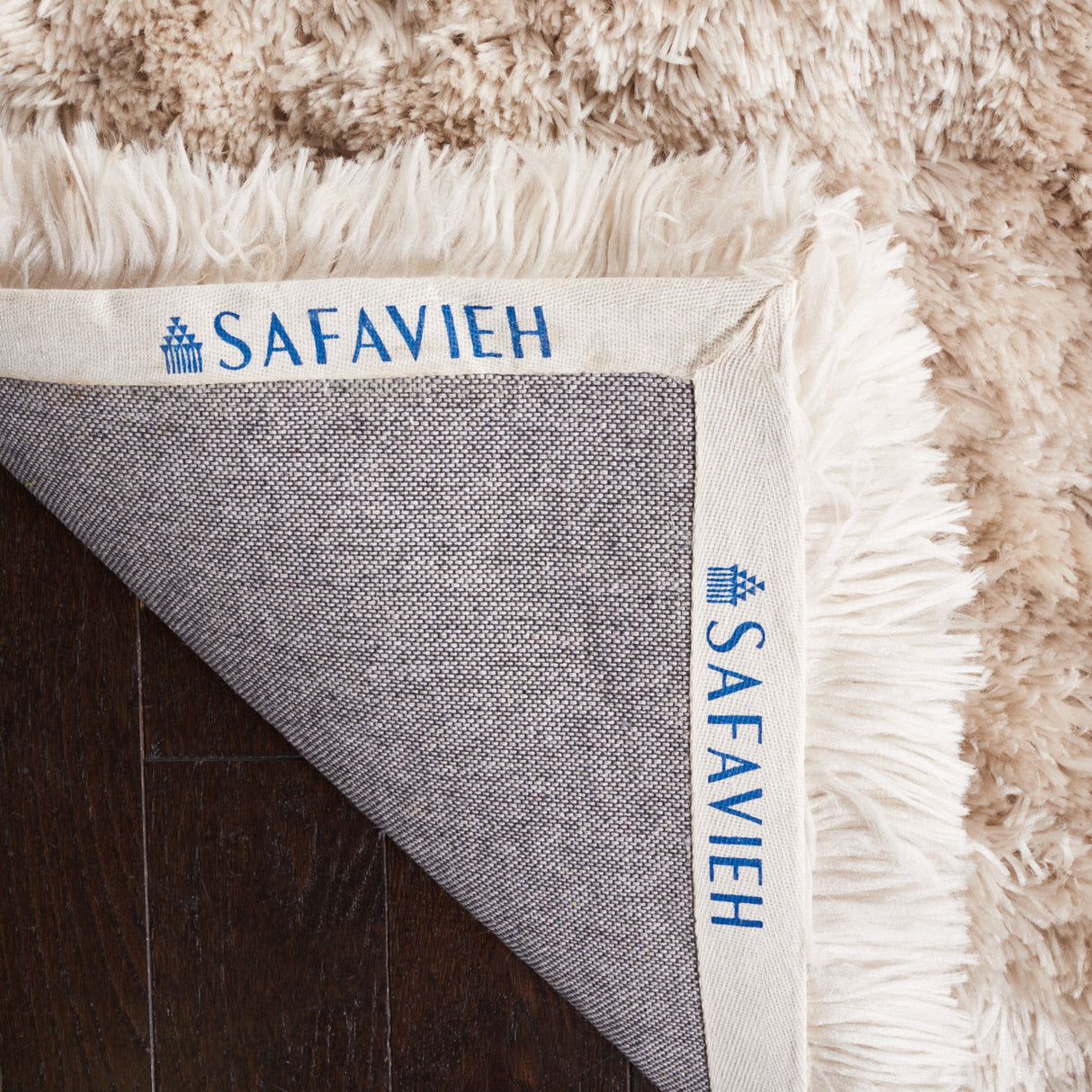 SAFAVIEH Handmade Vukosava Shag Guenevere 3-inch Extra Thick Rug