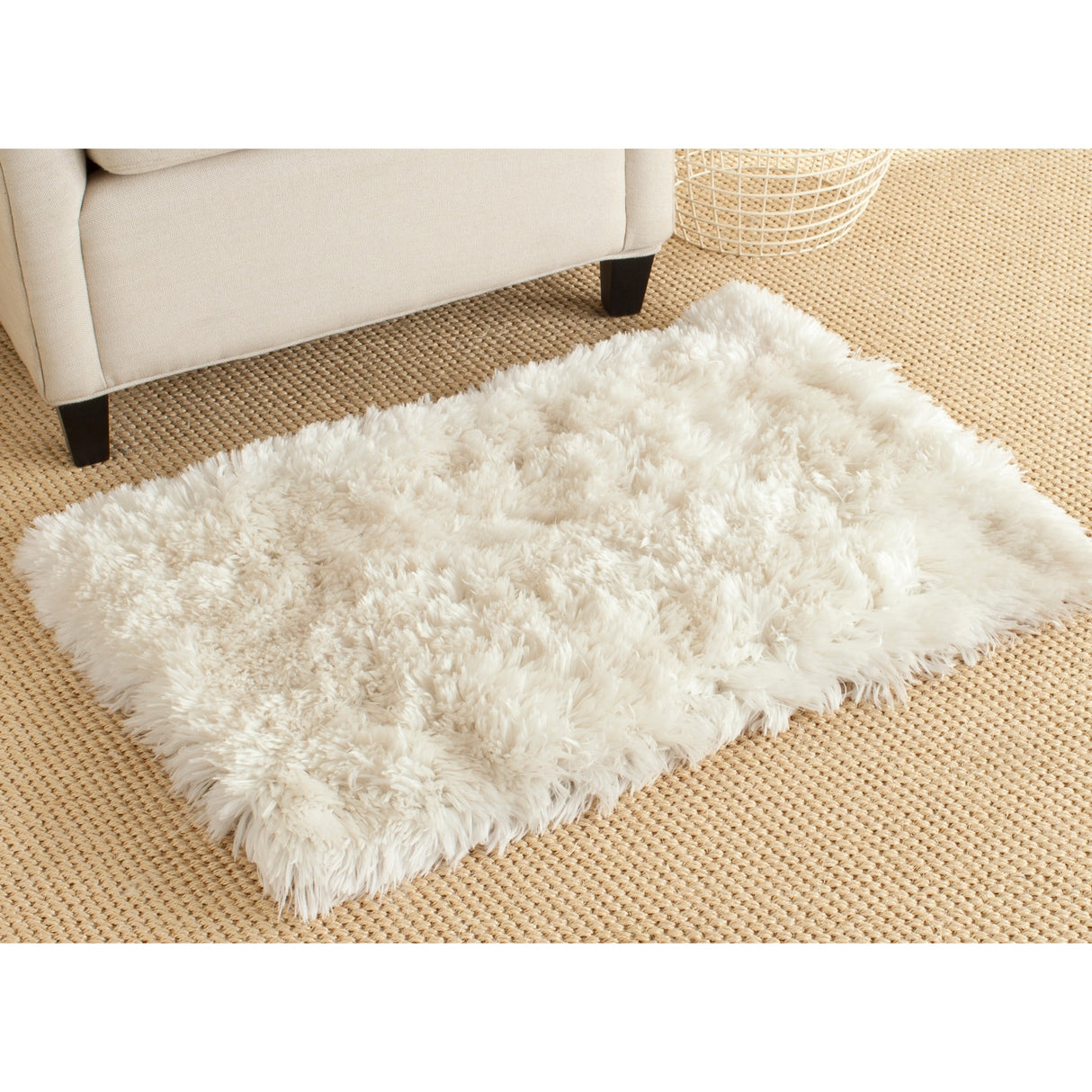 SAFAVIEH Handmade Vukosava Shag Guenevere 3-inch Extra Thick Rug