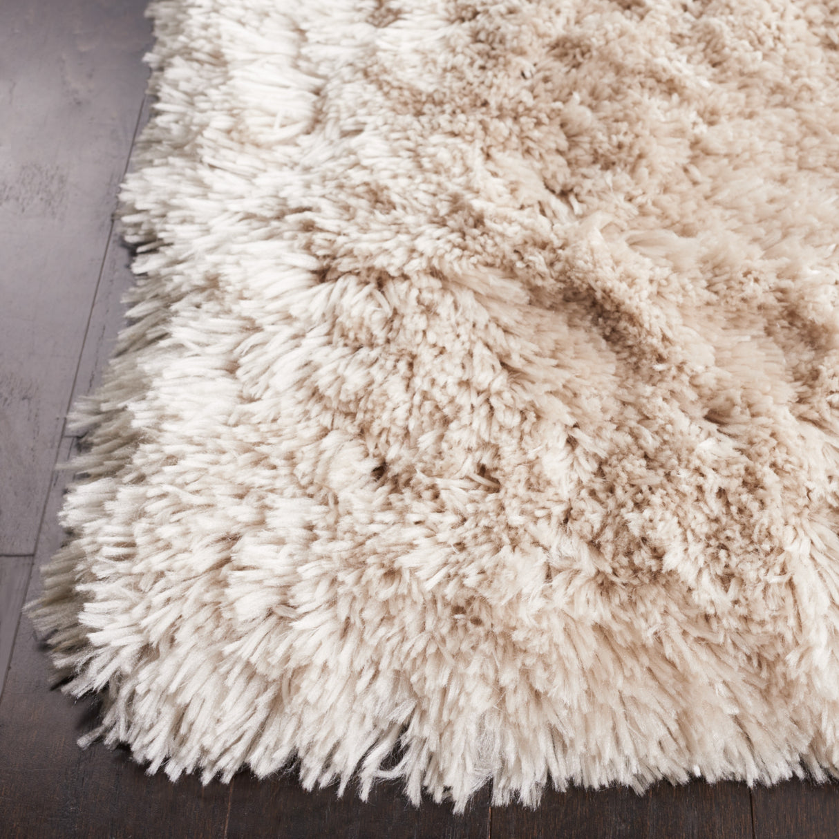 SAFAVIEH Handmade Vukosava Shag Guenevere 3-inch Extra Thick Rug