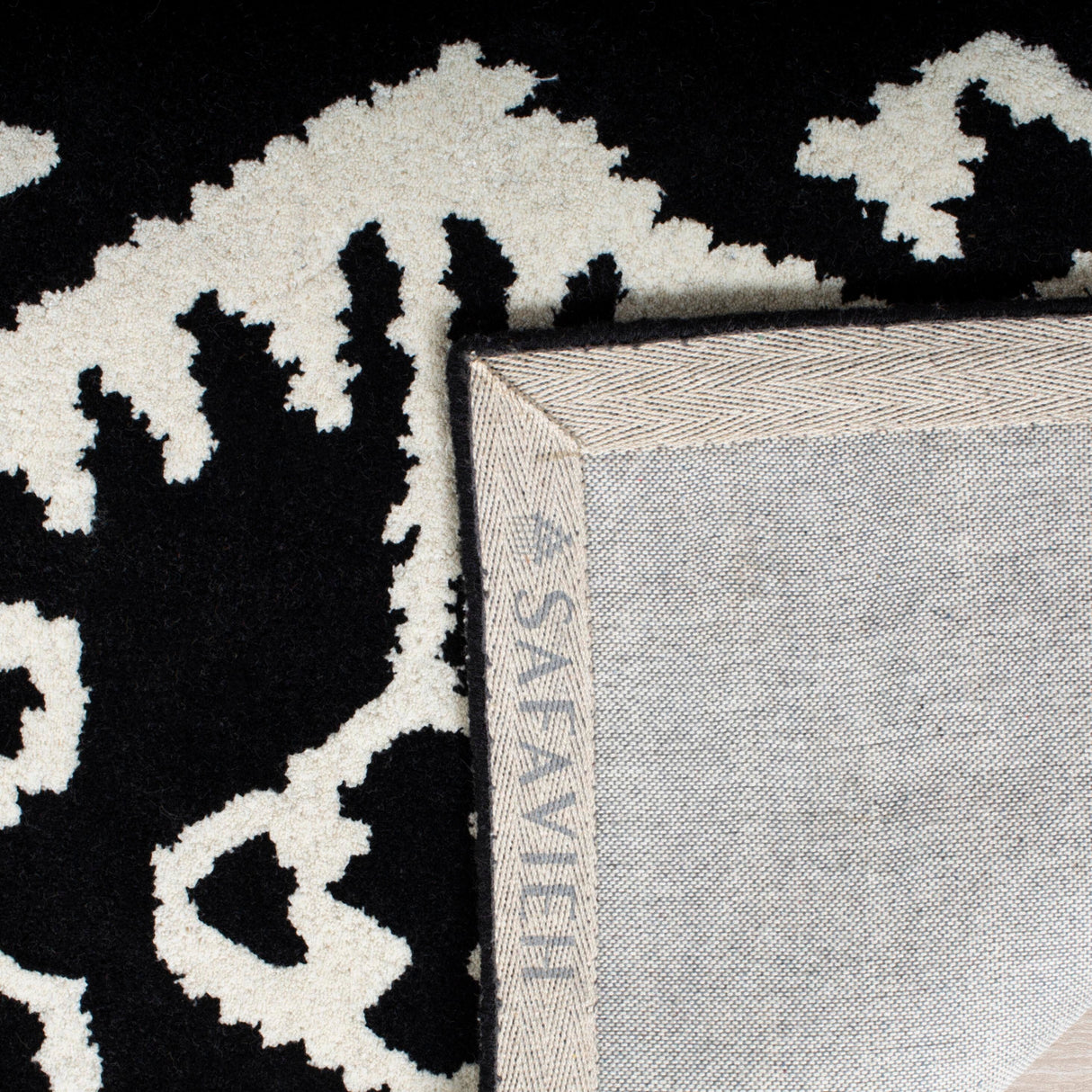 SAFAVIEH Handmade Wyndham Bekin Modern Wool Rug