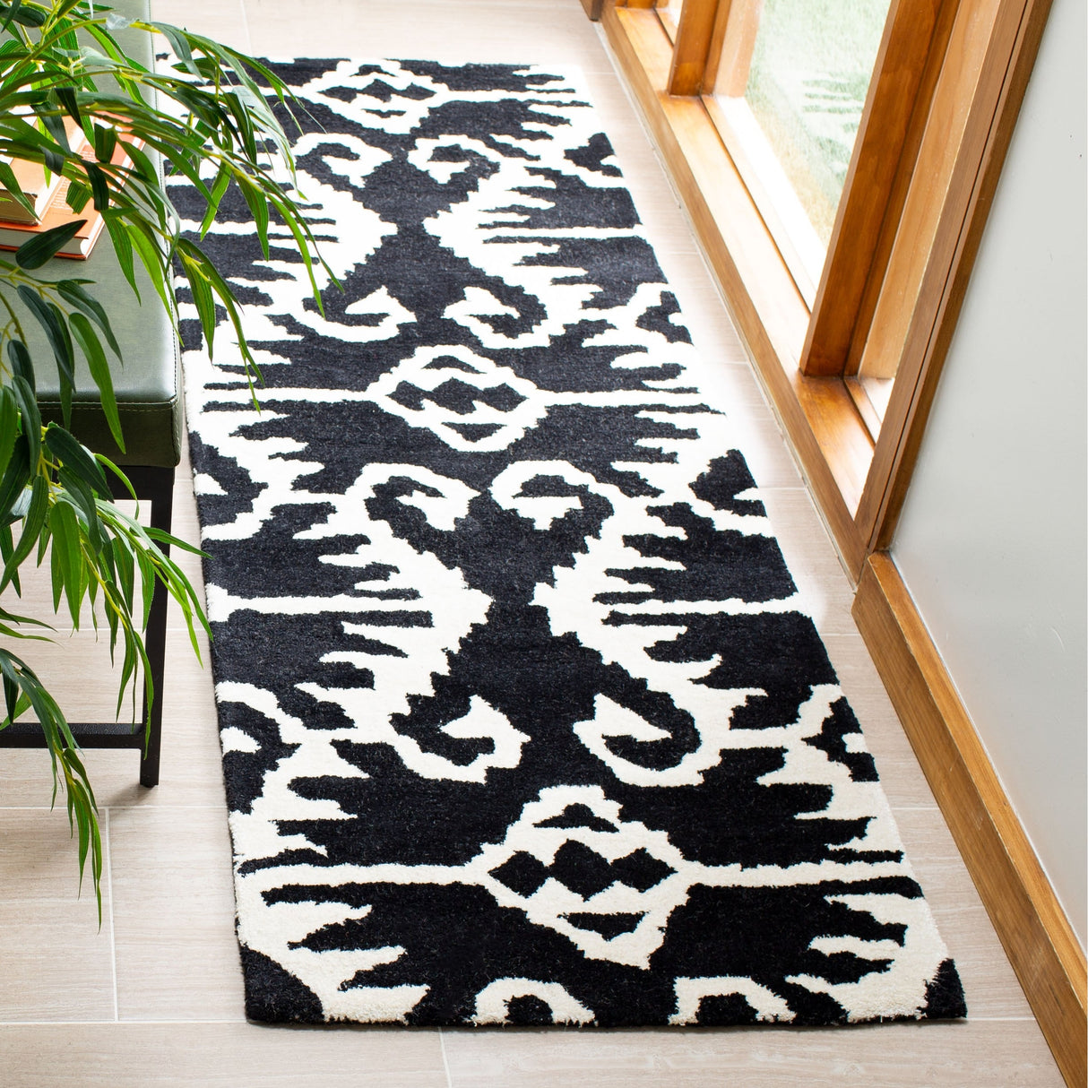 SAFAVIEH Handmade Wyndham Bekin Modern Wool Rug