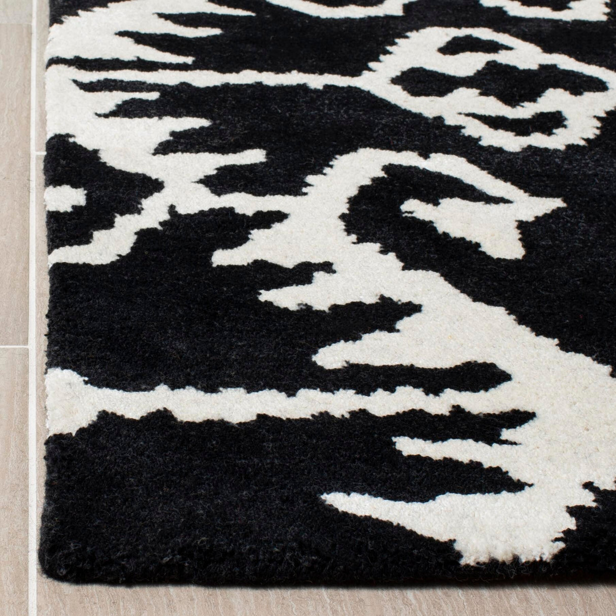 SAFAVIEH Handmade Wyndham Bekin Modern Wool Rug