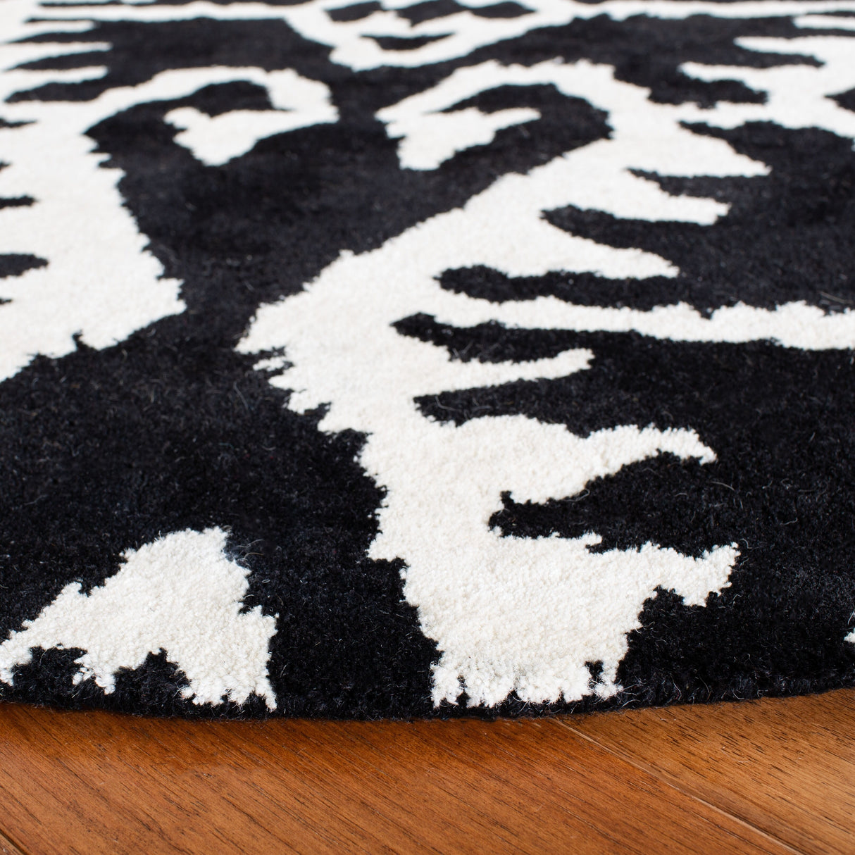 SAFAVIEH Handmade Wyndham Bekin Modern Wool Rug