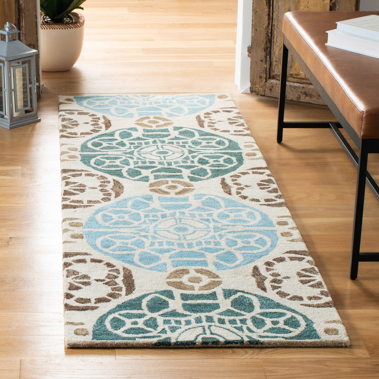 SAFAVIEH Handmade Wyndham Dinie Modern Wool Rug