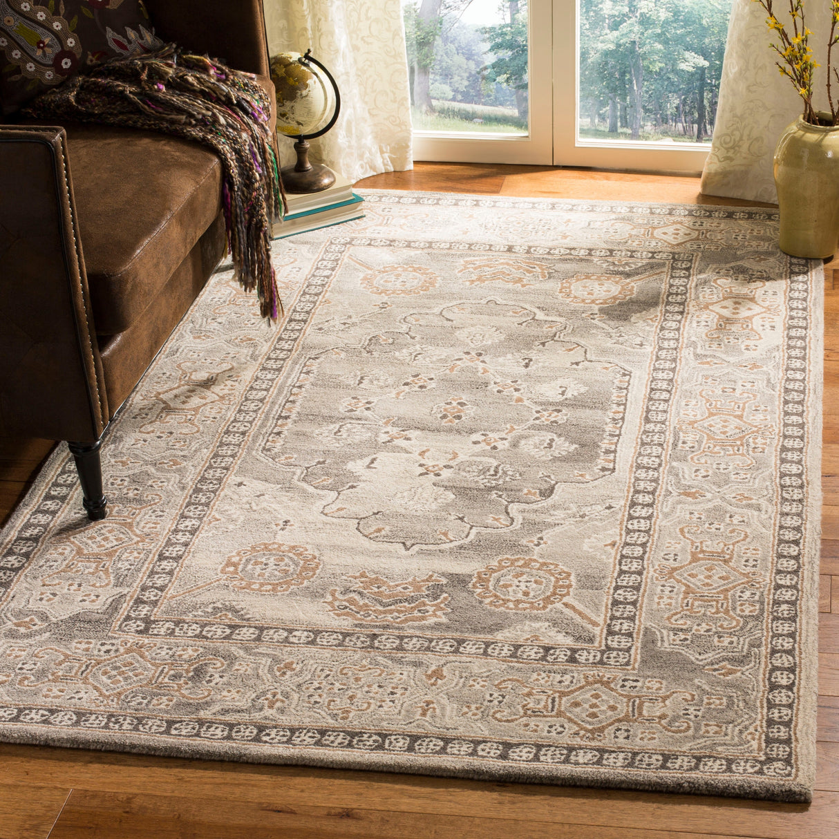 SAFAVIEH Handmade Wyndham Yaeko Modern Wool Rug