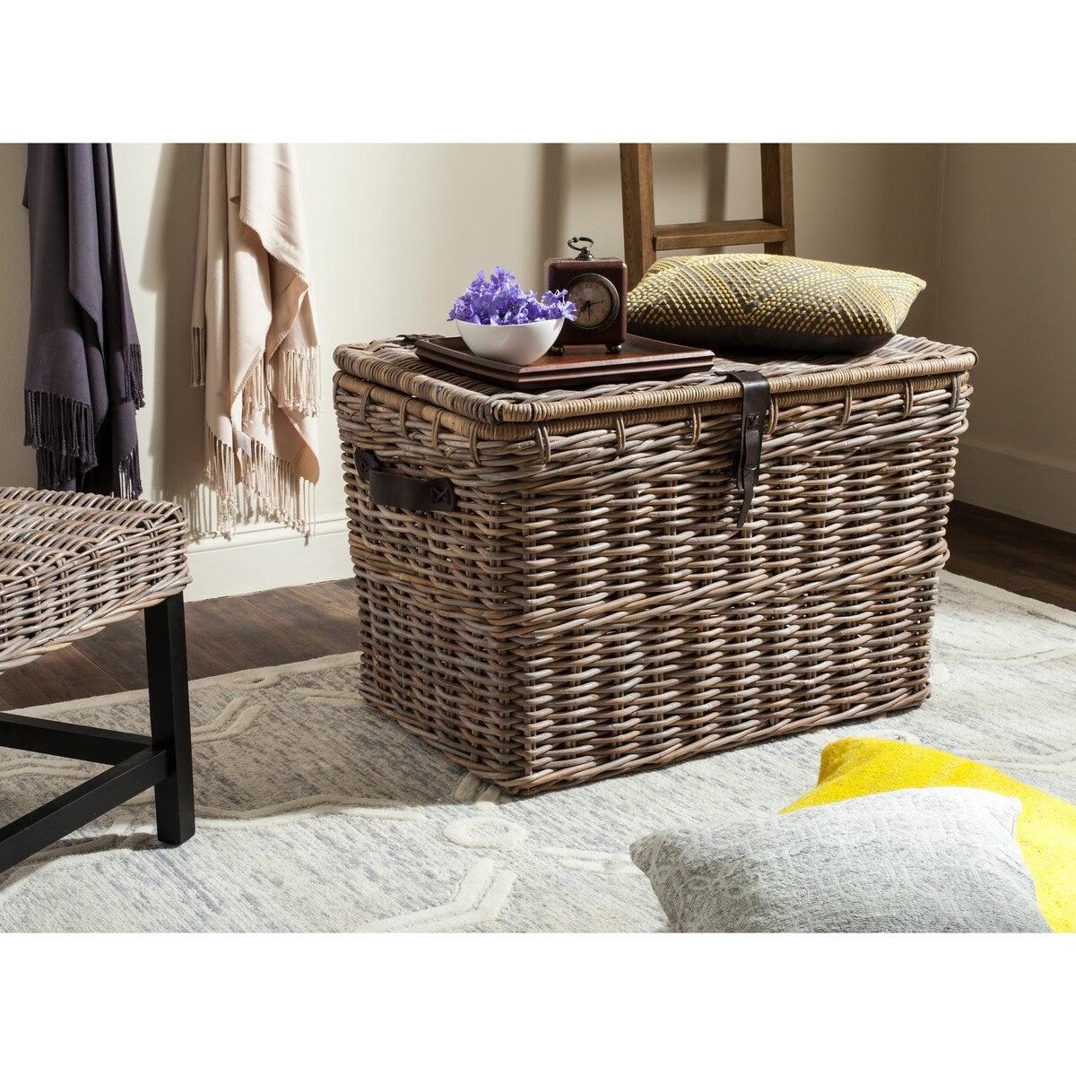 SAFAVIEH Helmtraud Grey Natural Rattan Storage Trunk - 35.6" x 22.4" x 23.6" - 36Wx22Dx24H